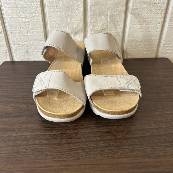 Dansko Maddy Ivory Milled Nubuck Sandal, size 41. - Picture 9 of 9